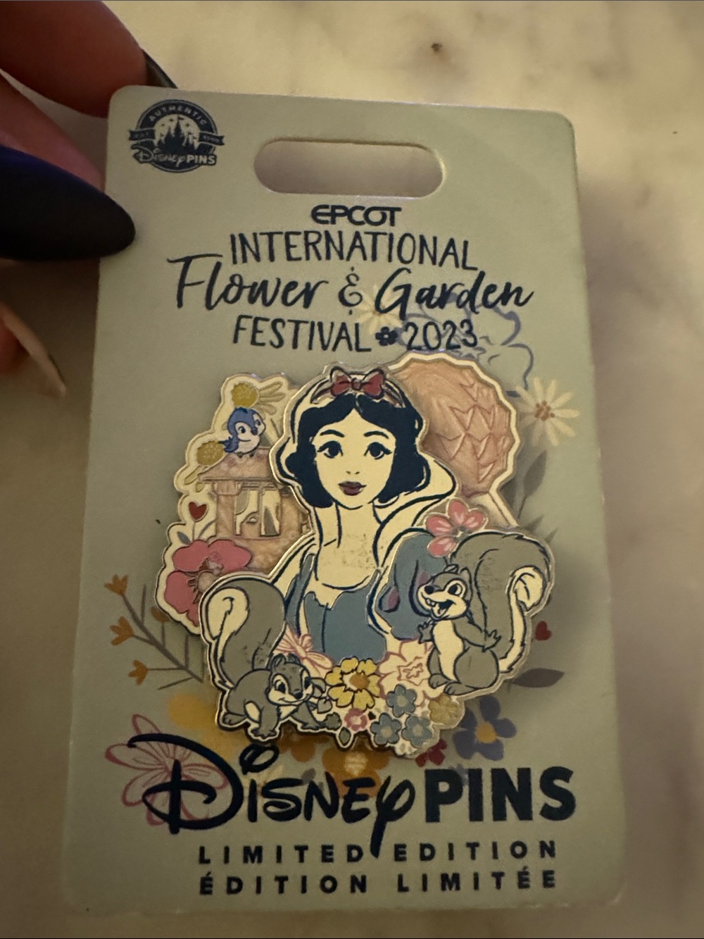 Limited Edition Snow White 2023 Flower and Garden Festival Pin - Picture 2 of 4
